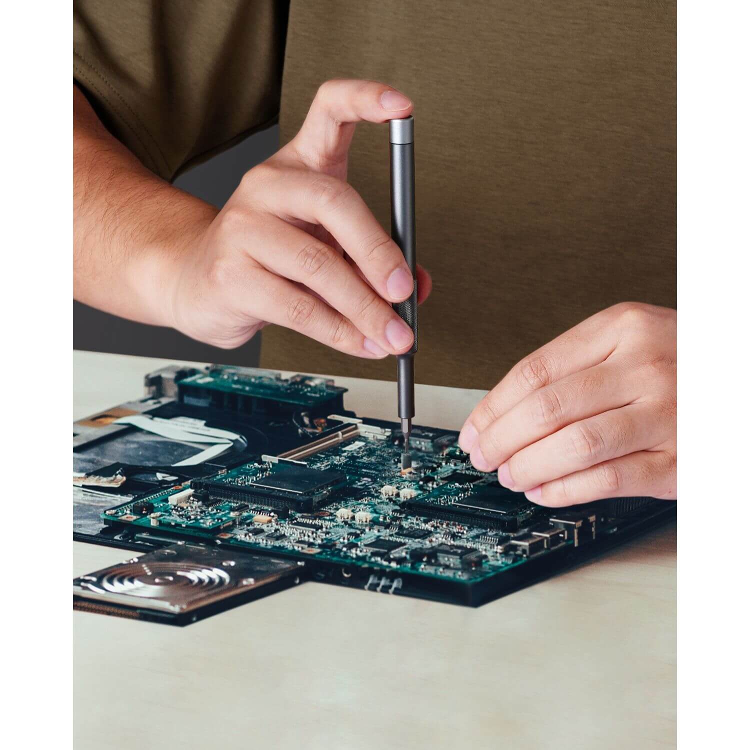 Fanttik X5 Max Feinmechaniker Schraubendreher Set, 50-in-1 magnetische Bits, kleiner Schraubendrehersatz, Magnetgehäuse, 5/32-Zoll-Sechskant, Reparaturwerkzeug für Telefon, Kamera, Laptop, Uhr