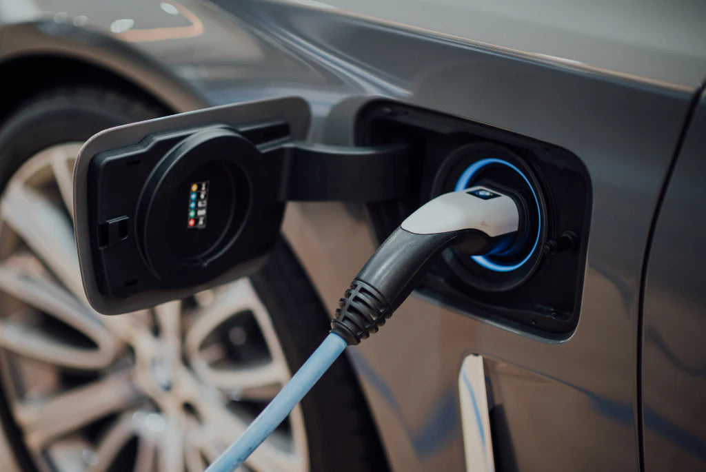 Werden steigende Benzinpreise die Kosten für Elektro- und Hybridautos in die Höhe treiben?